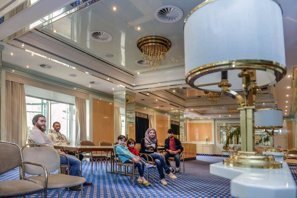 Einblick in das ehemalige Maritim Hotel: Die Flüchtlinge gehen sehr pfleglich mit dem Interieur um.