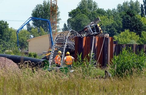 Erneut ist ein Kran an der ICE-Baustelle nahe Halle umgekippt. (FOTO: Stedtler)