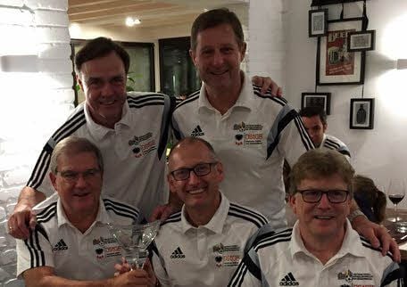 Michael Jahn und Peter Müller (hinten) mit Sportfreunden