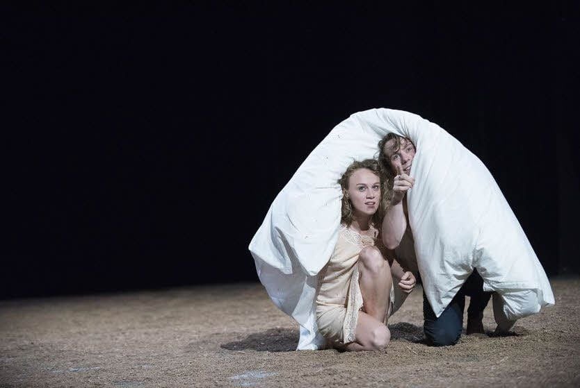 Romeo (Max Radestock) und Julia (Anke Retzlaff)