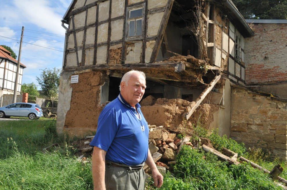 Werner Hoppe möchte das Fachwerkhaus in Raba abreißen, aber es steht unter Denkmalschutz und soll dokumentiert werden.
