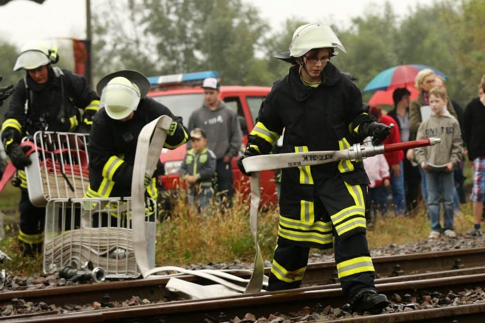 Die Feuerwehr aus Frose nutzte den Tag, um eine Übung durchzuführen. Sie rettete einen „Verletzten“.