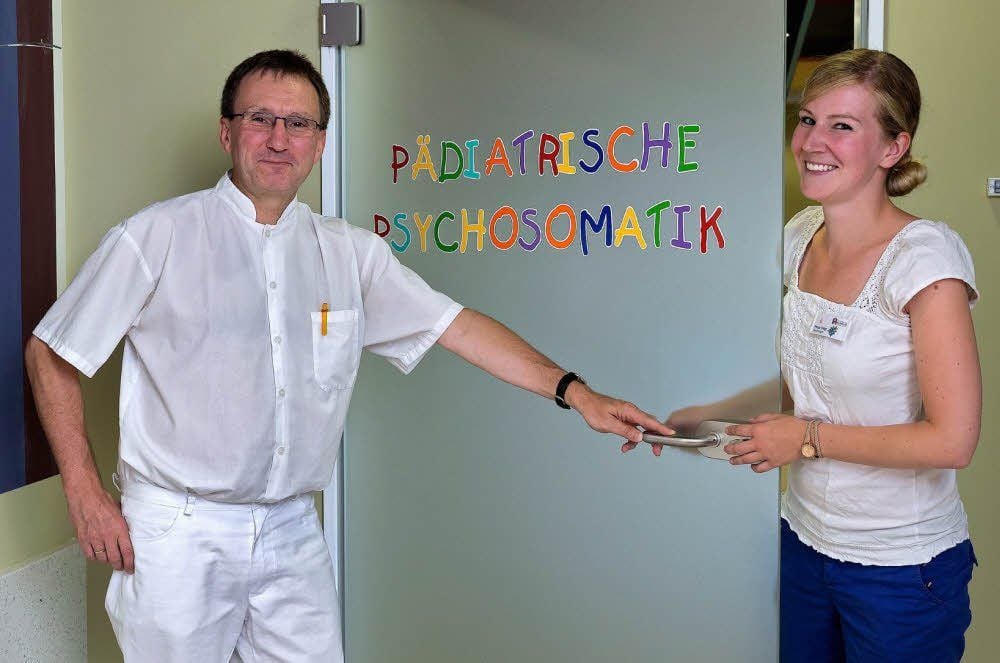 Chefarzt Axel Schobeß und Psychologin Freyja Voigt freuen sich auf die jungen Patienten der neuen Abteilung für Psychosomatik.