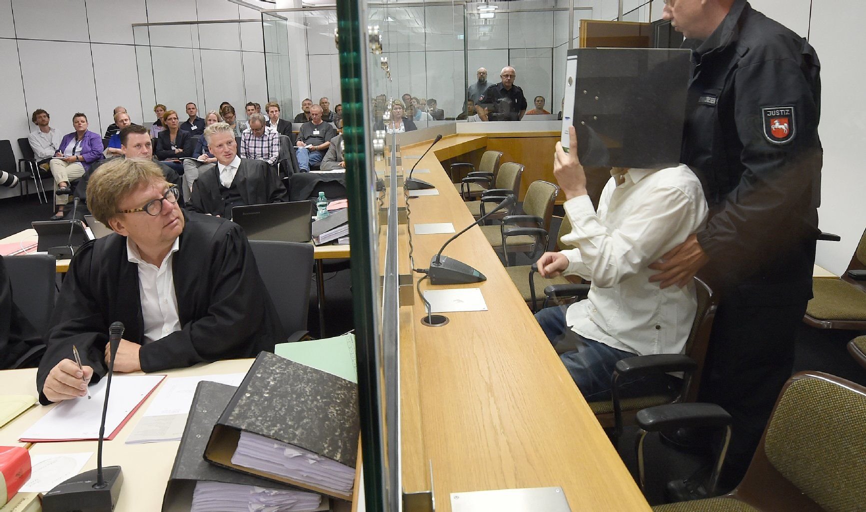 Der angeklagte IS-Rückkehrer Ayoub B. vor Gericht.