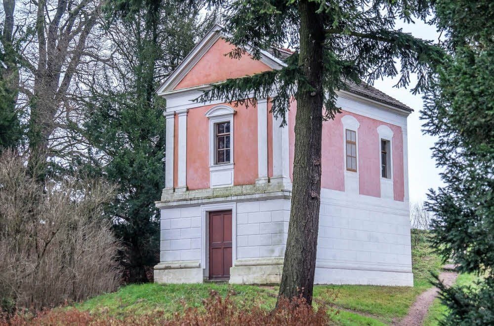 Das Hotel „Zum Stein“ vermietet das klassizistische Gebäude auch im Winter an Touristen.