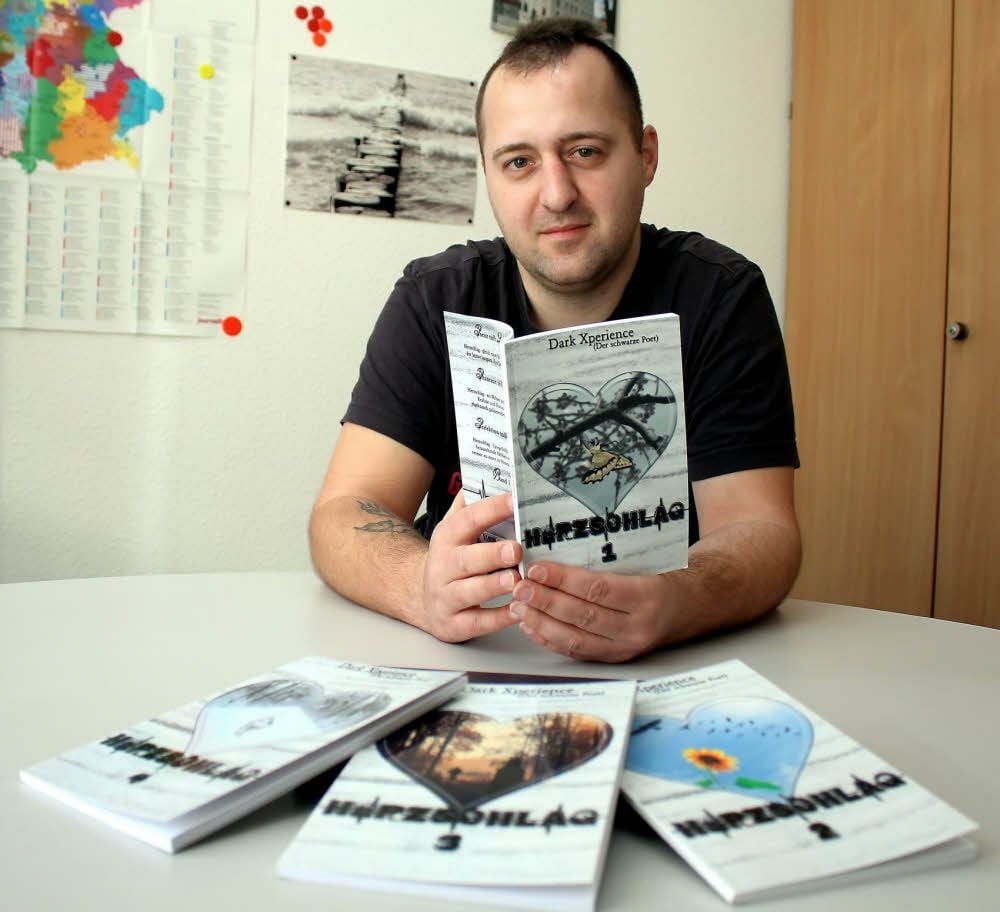 Dark Xperience alias Alexander Alex wird aus seinen Werken bei der Leipziger Buchmesse lesen. Erst seit zwei Jahren schreibt er intensiv.