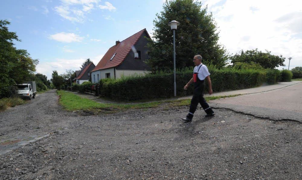 Straße ohne Straßenbelag: Die unbefestigte Fahrbahn in der Siedlung am Friedrichsberg verärgert die Anwohner.