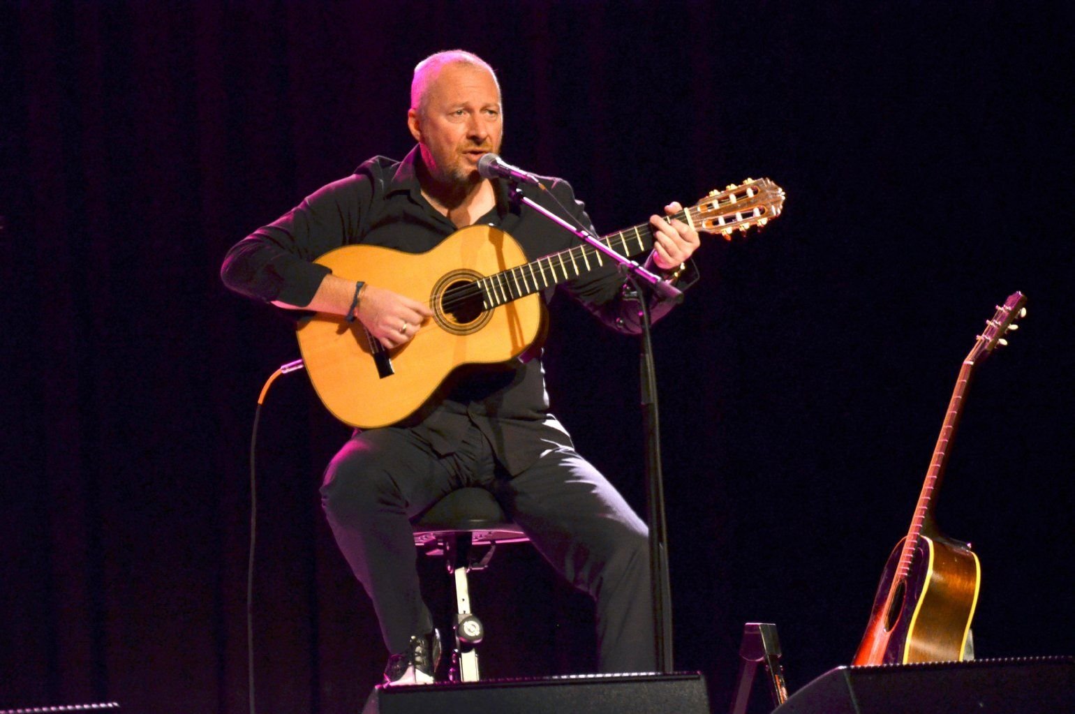 Der britische Musiker Black aka Colin Vearncombe spielte 2015 in München im Rahmen der «Acostic Tour 2015».