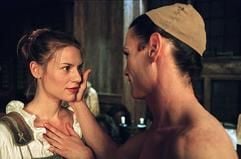 Claire Danes als Gardrobiere Maria und Billy Crudup als Frauendarsteller Ned Kynaston in einer Szene aus dem Film «Stage Beauty». (Foto: dpa)