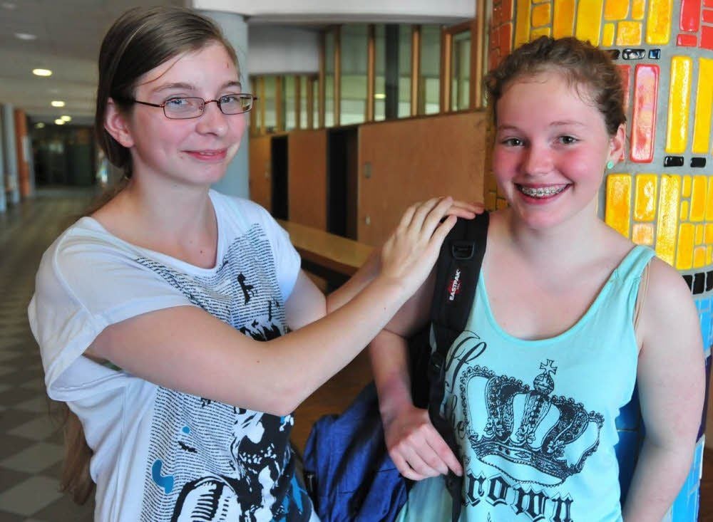 Konstanze Böhl (links) und Claire Costard nehmen an einem Austauschprogramm zwischen Hohenmölsen und Frankreich teil, das schon seit Jahren fester Bestandteil am Agricola-Gymnasium ist.