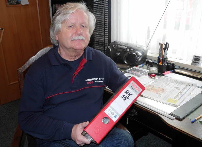Der Aktenordner für die Manuskripte der Kalenderausgabe 2015 füllt sich. Lothar Günther würde sich freuen, wenn diesmal noch mehr Texte jüngerer Autoren hinzu kommen.