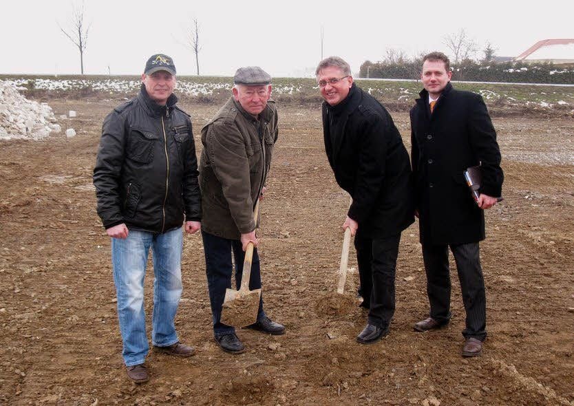 Thomas Kühnast, Günther Schmiedemeier, Klaus Wycisk und Andreas Bühnemann (v.li.) beim Spatenstich.