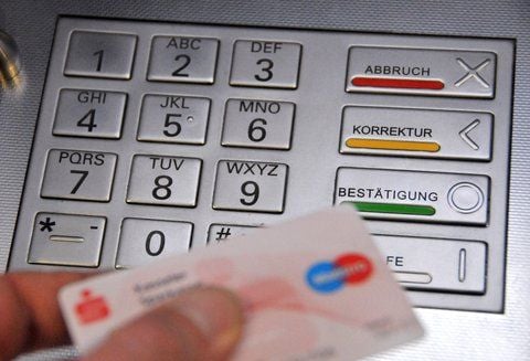 Kunden der Sparkasse Burgenlandkreis sind Opfer eines Computerbetruges geworden. (FOTO: DPA)