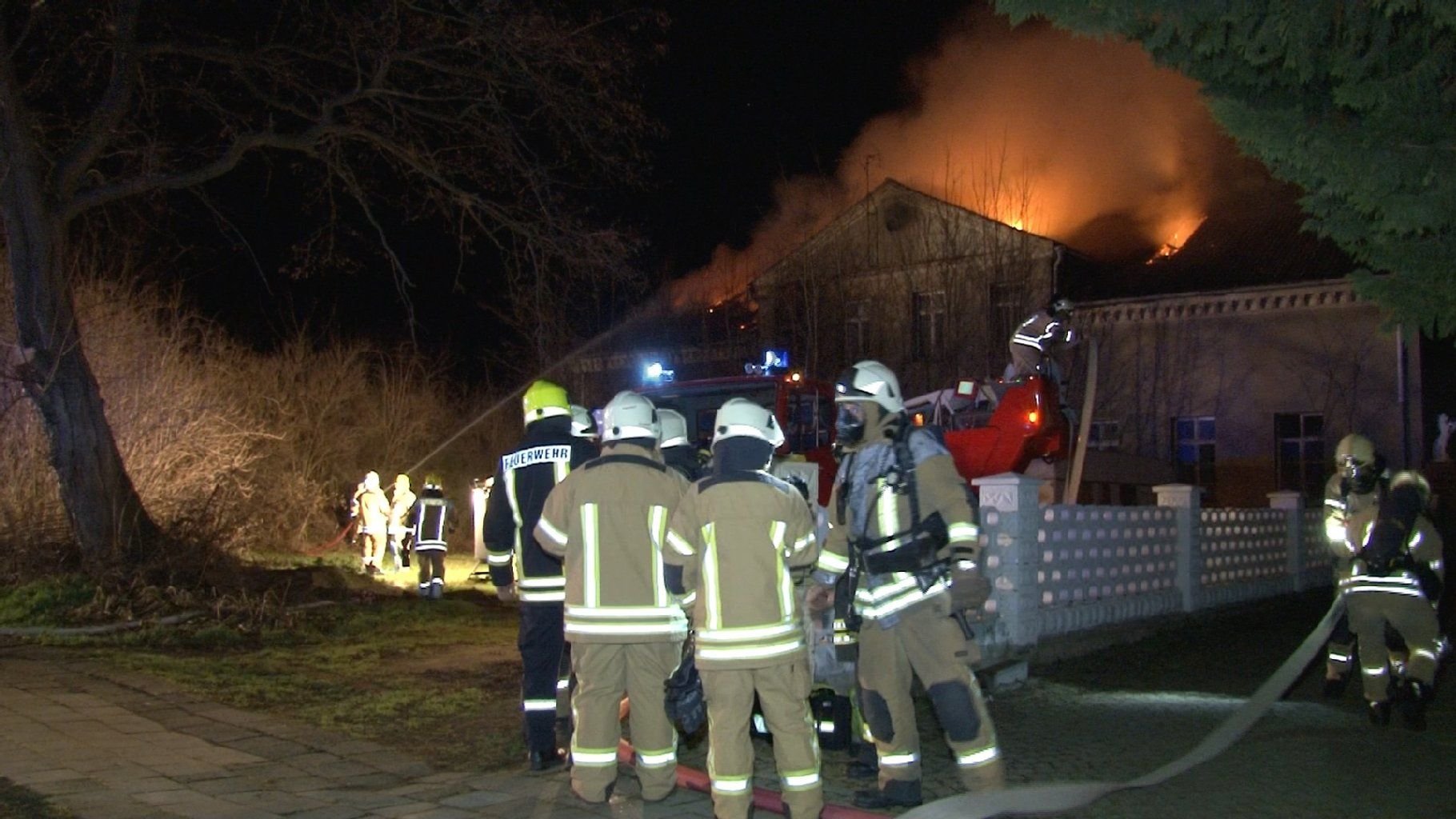 Das Herrenhaus in Atzendorf stand am Morgen in Flammen.