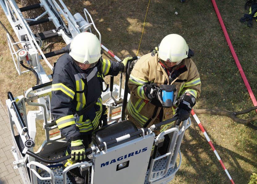 Die Retter im Einsatz.