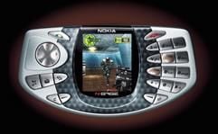 Telefonieren ist auch möglich - doch das N-Gage von Nokia ist vor allem Spielekonsole. (Foto: dpa)