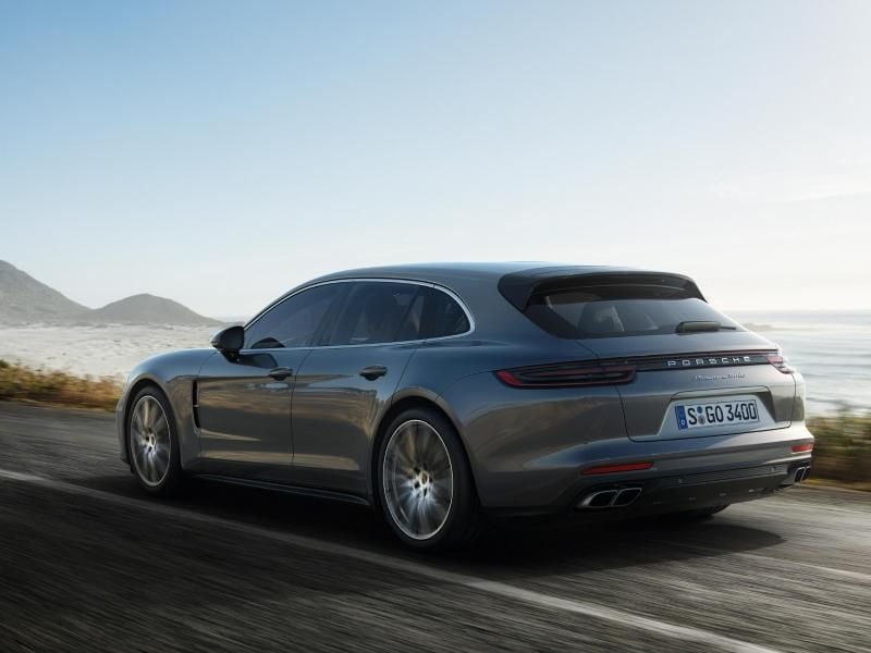 Ab Oktober im Handel: Der Porsche Panamera Sport Turismo kommt zunächst mit einer Auswahl von fünf Motoren ab 97 557 Euro zu den Kunden. Foto: Porsche/dpa-tmn