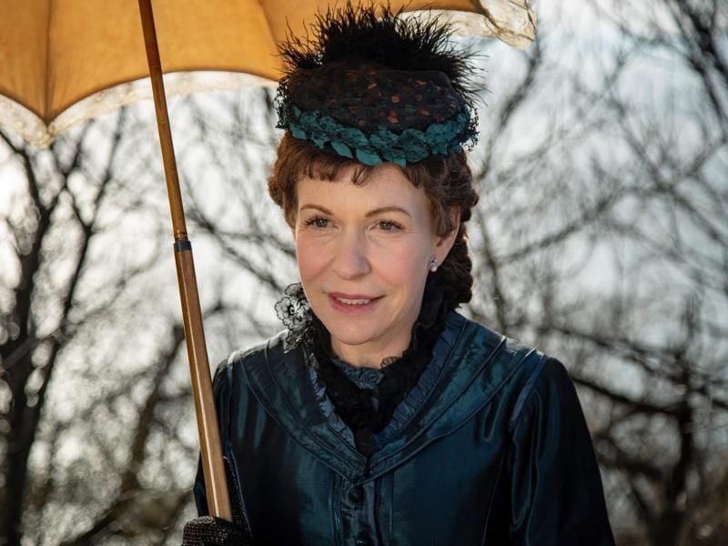 Sissi (Sunnyi Melles) auf Korfu in einer Szene des Dokudramas "Sissi - Die Getriebene". Foto: Michael Cencig/ZDF/ARTE/dpa