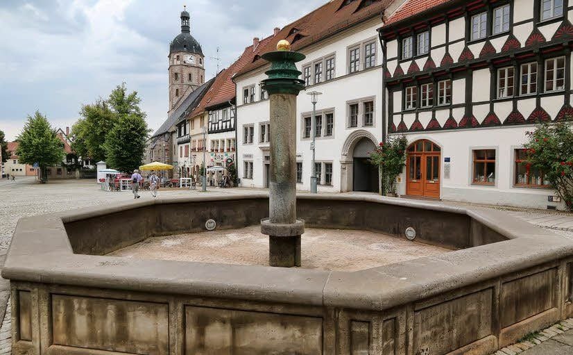 Der Brunnen auf dem Sangerhäuser Marktplatz ist derzeit ohne Wasser.
