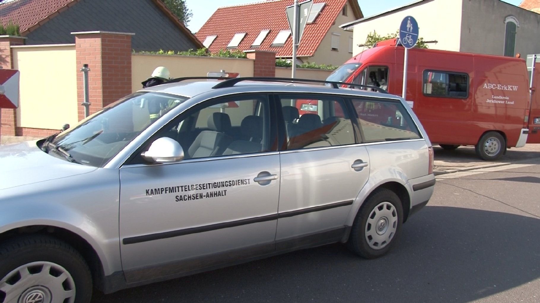 Die Experten vom Kampfmittelbeseitigungsdienst transportierten die Bombe mit einem Spezialfahrzeug aus Dannigkow ab.