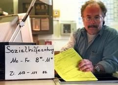 Die Kosten für die Sozialhilfe sind erneut gestiegen... (Foto: dpa)
