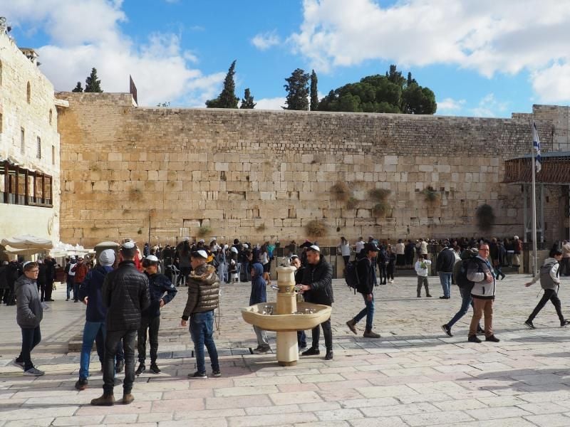 Gläubige Juden an der Klagemauer in der Altstadt von Jerusalem. Foto: Stefanie Järkel