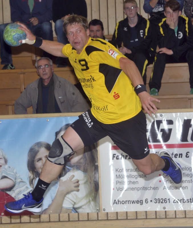Für den SV Anhalt Bernburg war Armands Uscins auch schon als Spieler aktiv.