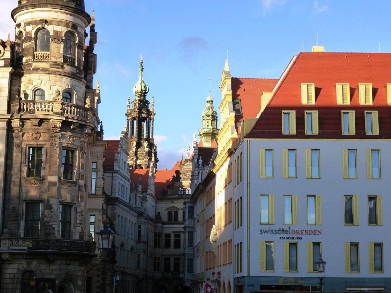 Am Swissôtel Dresden am Schloss loben Nutzer vor allem dessen Lage.