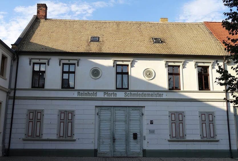 Die Oranienbaumer Huf- und Wagenschmiede von außen.