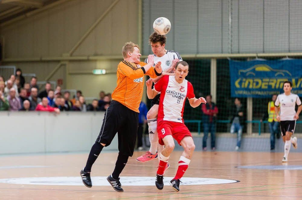 Christian Sickert (l.) spielte die offensive Torwartvariante.