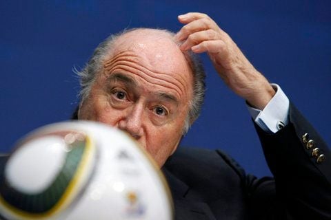 FIFA-Präsident Joseph Blatter hat auf den Austritt von G. Hirsch aus der Ethikkommission des Weltverbandes mit Verwunderung und Befremden reagiert. (FOTO: DPA)