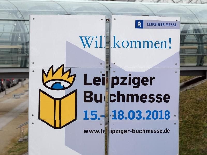 Die Leipziger Buchmesse heißt die Besucher willkommen. Foto: Sebastian Willnow