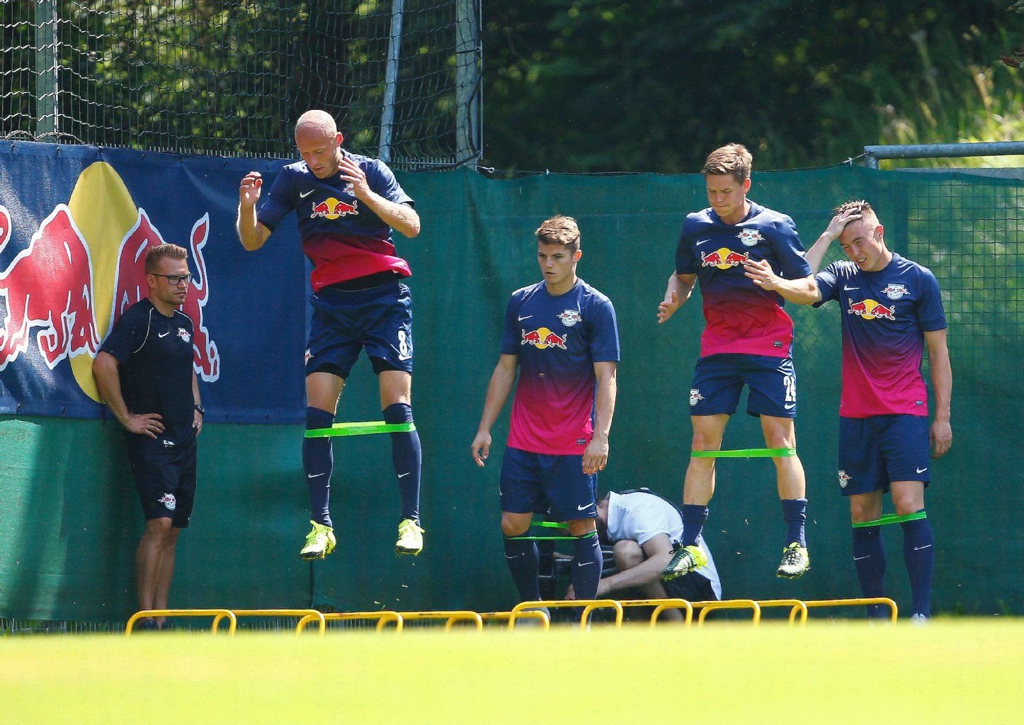 Tim Sebastian, Marcel Sabitzer, Dominik Kaiser and Nils Quaschner (v.l.) bei Schweiß treibenden Training.