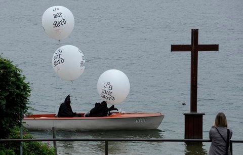 Der Geheimbund der «Guglmänner SM. Ludwig II.» will Klarheit: Angesichts neür Spekulationen über eine uneheliche Herkunft des Bayern-Königs verlangen die Guglmänner eine DNA-Analyse seines Leichnams. (FOTO: DAPD)