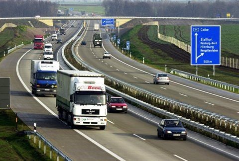 Auf der A 14 könnte es zwischen Halle und Magdeburg nach Angaben von Verkehrsminister Karl-Heinz Daehre (CDU) künftig ein Verkehrsleitsystem geben. (FOTO: DPA)