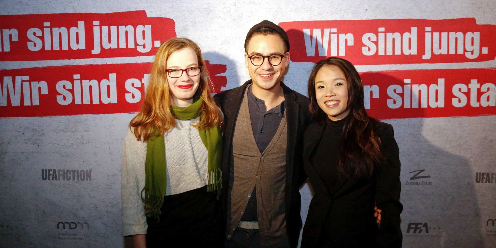 Am Mittwoch (21.01.15) fand im Lux-Kino in Halle die Premiere zu dem Film "Wir sind jung. Wir sind stark." statt. Der Film handelt von den Ausschreitungen in Rostock-Lichtenhagen von August 1992. In Halle waren unter anderem die Schauspieler Saskia Rosendahl (links), Trang Le Hong (rechts) und Regisseur Burhan Qurbani.