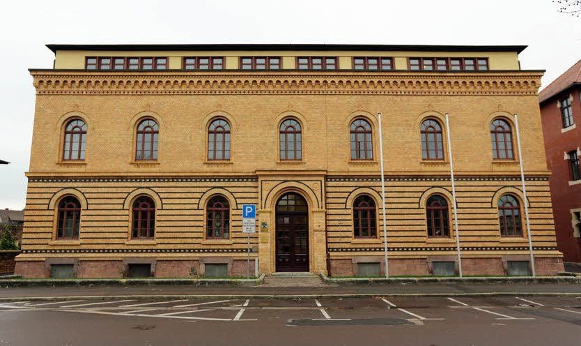 Das Hauptgebäude des Amtsgerichts in Bitterfeld wird saniert und um einen neuen Trakt erweitert.