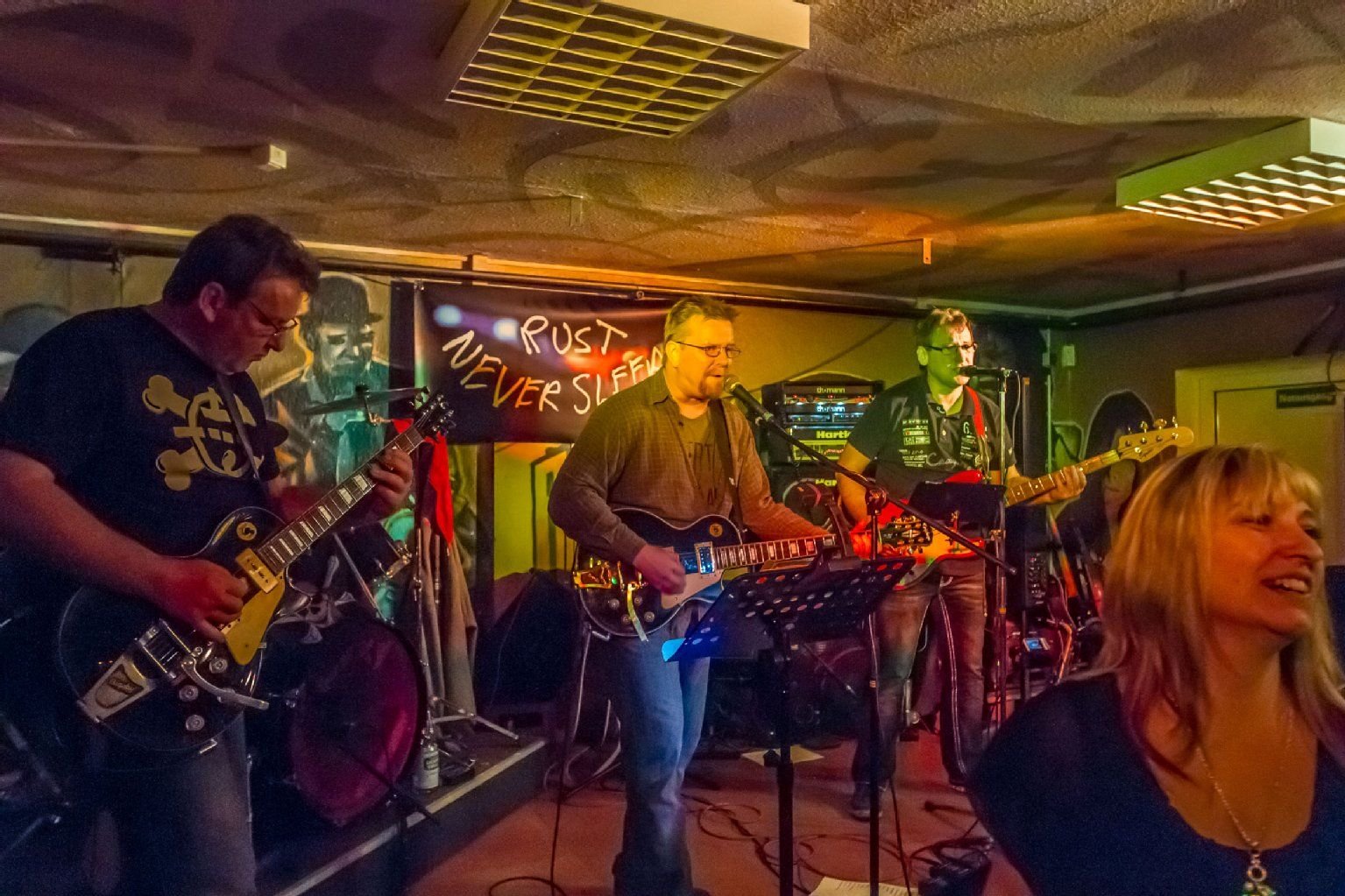 Die Band Rust never sleeps spielt im Wolfener Jugendclub Roxy.