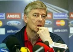 Arsenals Coach Arsene Wenger bei einer Pressekonferenz. (Foto: dpa)
