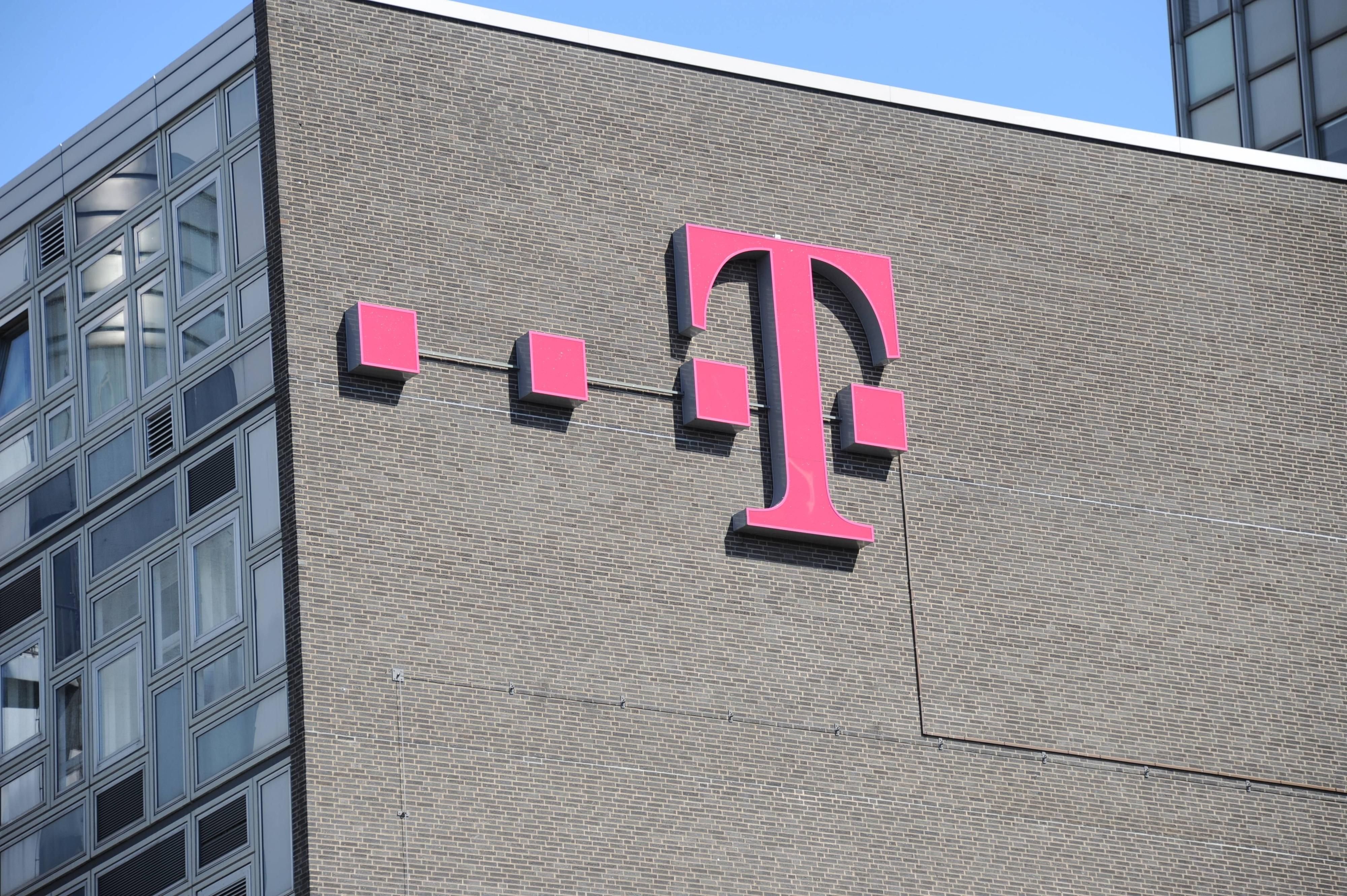 Magenta steht für Telekom.