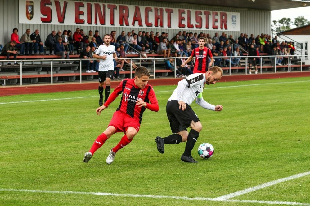Wann darf Eintracht Elster in der Fußball-Verbandsliga - hier in der Partie gegen Arnstedt - wieder angreifen?