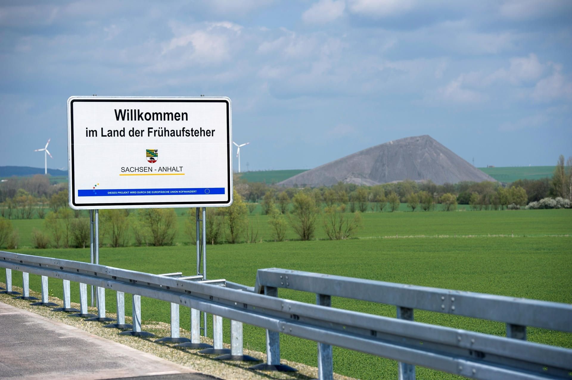 Lange begrüßte der Slogan „Willkommen im Land der Frühaufsteher“ Menschen in Sachsen-Anhalt.