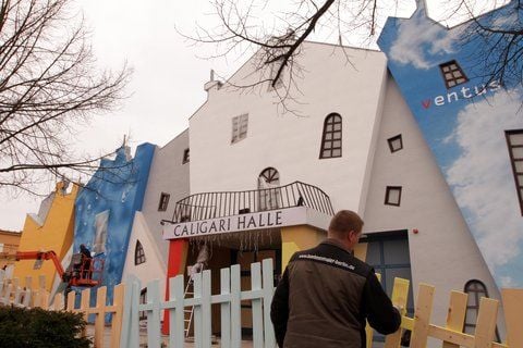 Letzte Vorbereitungen werden im neuen Extavium (früher Exploratorium) in Potsdam für die Neueröffnug getroffen. (FOTO: DPA)