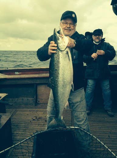Karl-Ulrich Axthelm - hier beim Lachsfischen an der Ostsee - ist Vorsitzender des neuen Angelfischereivereines Zeitz.