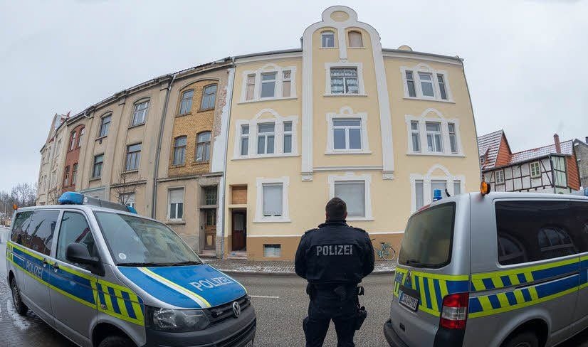 Insgesamt 16 Polizisten waren an der Durchsuchung beteiligt.
