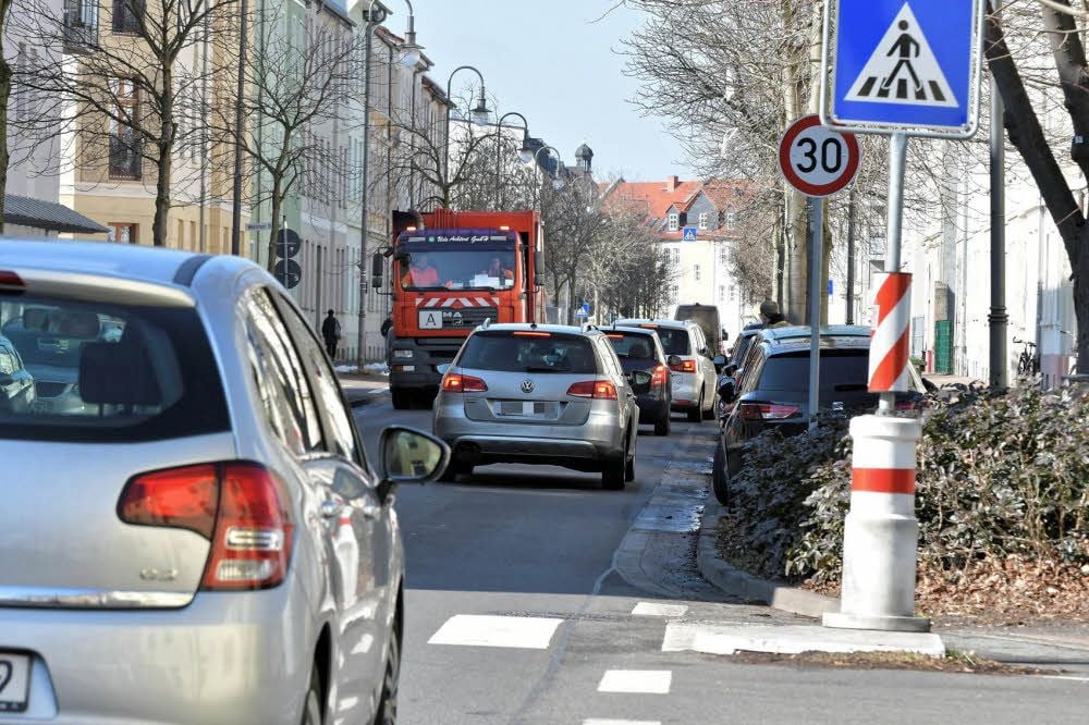 Wie die Karlstraße vom Verkehr entlastet werden kann, darüber wird auch in diesem Jahr heftig gestritten.
