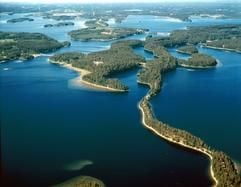 Ein See ohne Ende - aus der Luft sind die vielen Verzweigungen, Ecken und Winkel des Saimaa-Sees deutlich zu erkennen. (Foto: dpa)