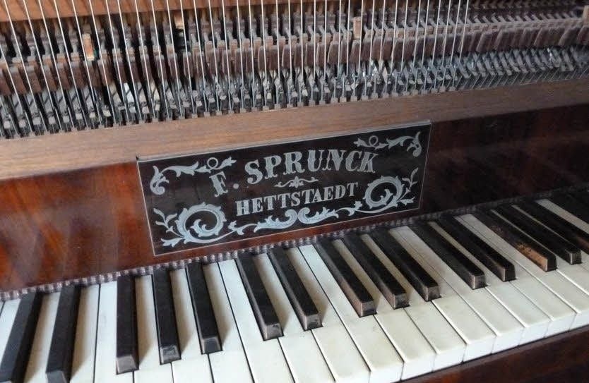 Das Sprunck-Klavier steht noch in Osterode.