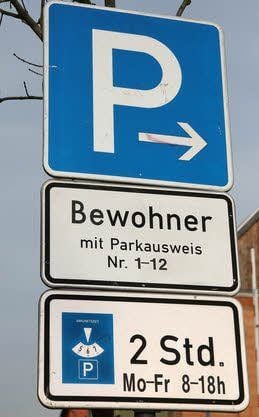 Die Anwohner-Parkplätze sind tagsüber freigegeben.