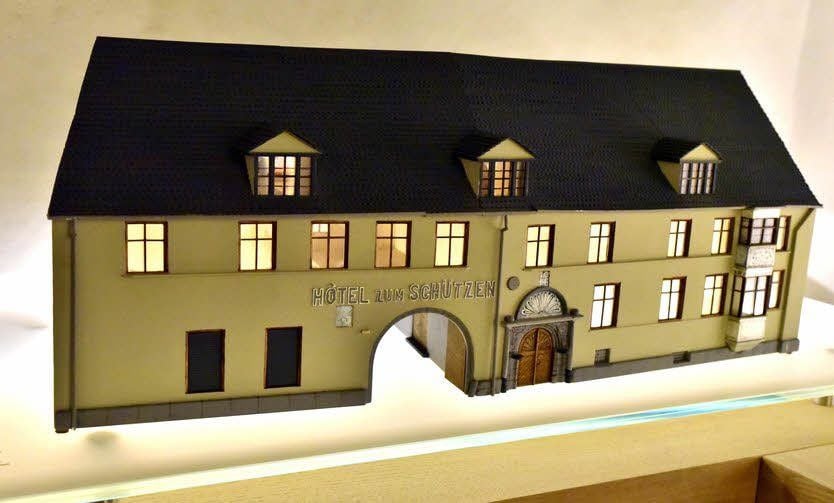 Ebenso als Modell gibt es den „Schützen“ in der Schau.